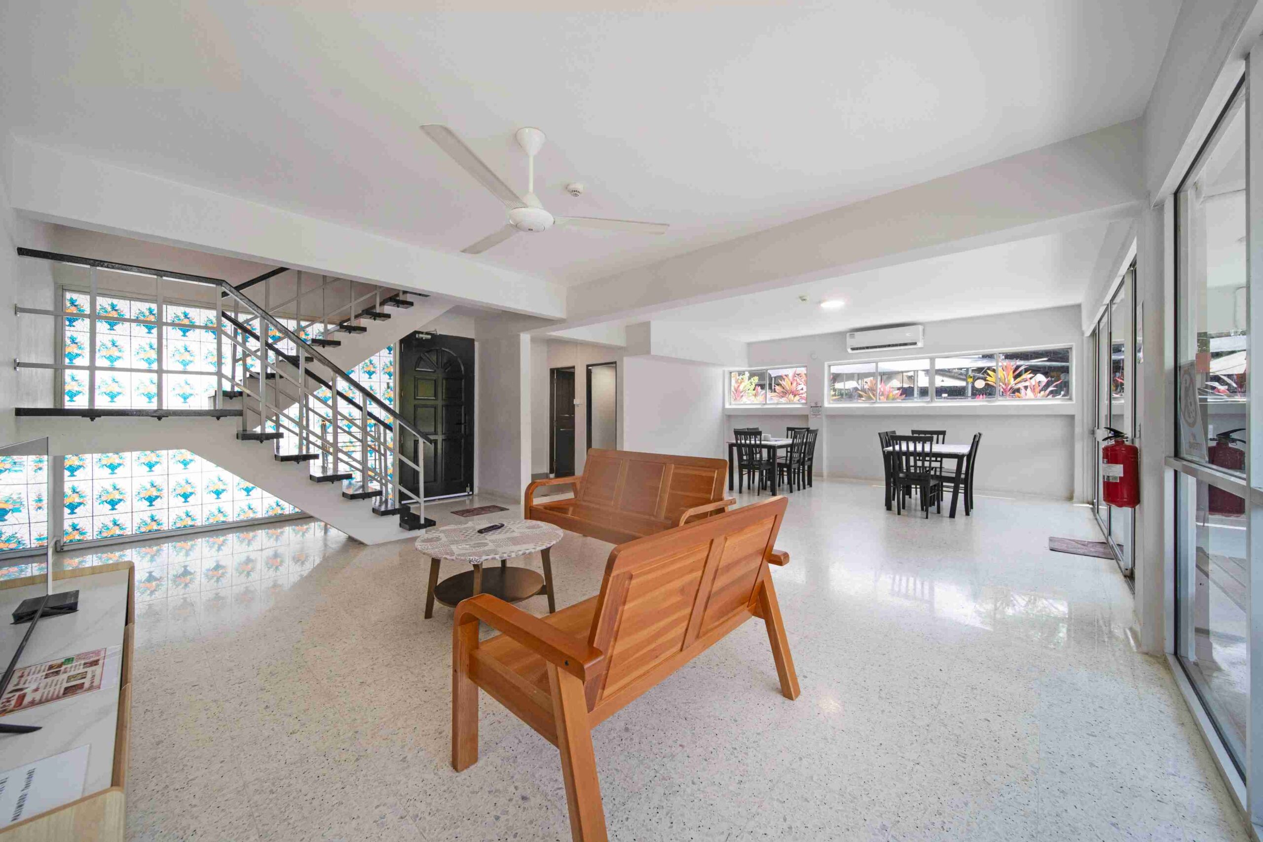 Superior Living & Dining Room - Tee Side Chalet